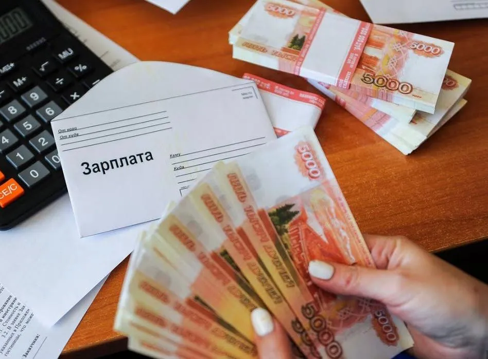Сварщики и айтишники стали лидерами по зарплатам в апреле сообщают аналитики Средняя зарплата сварщиков превысила 200 тысяч рублей а айтишники зарабатывают до 225 тысяч МоскВайб мы в МАХ