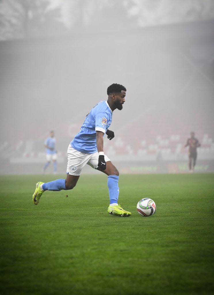 Более 70 футболистов в письме к главе УЕФА потребовали отстранить Израиль Al Jazeera сообщает что письмо подписали правозащитные организации включая Athletes 4 Peace участниками которой являются более 70 игроков В конце сентября УЕФА отложил решение об отстранении Израиля от международных соревнований в связи с прогрессом в урегулировании ситуации в Газе Подписывайтесь на РИА Новости Спорт в MAX