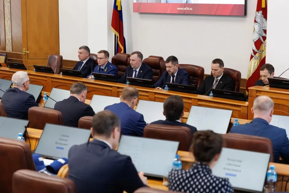 Социальный бюджет под контролем Новые меры поддержки участников спецоперации начали действовать в Челябинской области Изменения в законодательство приняли депутаты на очередном заседании Законодательного Собрания Зачастую инициаторами таких изменений становятся сами ветераны поэтому подготовка документов проходит быстро а голосование единогласно Также парламентарии проанализировали исполнение областного бюджета за 2025 год Это позволяет определить насколько правильная выбрана тактика формирования главного финансового документа   Подписаться на chelkp Мы в MAX