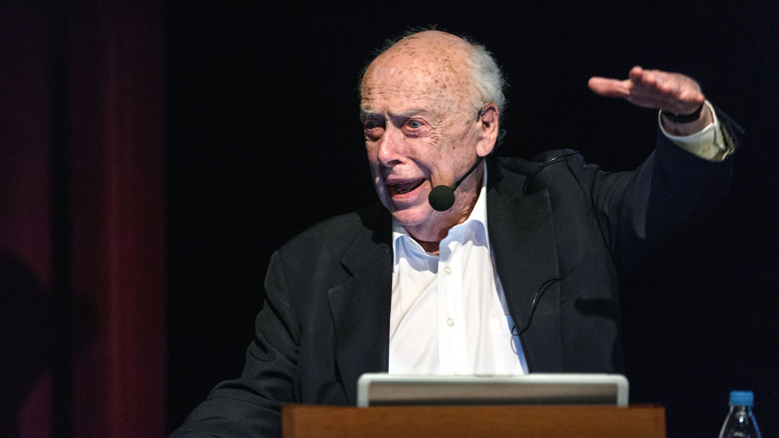 Американский ученый Джеймс Уотсон открывший вместе с Криком и Уилкинсом структуру ДНК скончался в возрасте 97 лет NYT