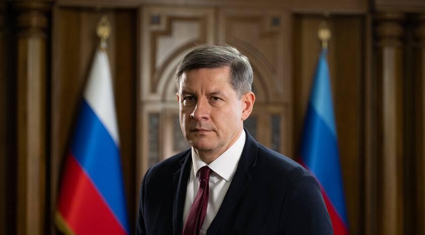 Бюджет ЛНР на 2026 год и плановый период 2027 2028 годов впервые сформирован с использованием метода программно целевого бюджетирования Об этом сообщила пресс служба Правительства ЛНР со ссылкой на председателя Правительства Республики Егора Ковальчука В проекте бюджета на 2026 и плановые 2027 2028 годы заложены средства на поддержку агропромышленного комплекса малого и среднего предпринимательства Продолжится модернизация коммунальной инфраструктуры и комплексное развитие сельских территорий Также финансово будут поддержаны проекты благоустройства общественных территорий Заложены средства на развитие первичного звена здравоохранения и обеспечение жителей региона лекарственными препаратами Подробнее Мы в MAX