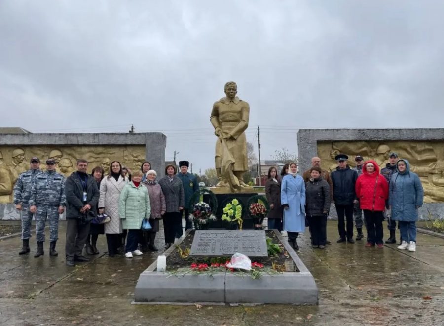 В Урицком районе отметили 35 летие со дня установки мемориала Убитая деревня Митинг посвященный памятной дате состоялся 20 октября в поселке Совхозный www infoorel ru news v urickom rayone otmetili 35 letie so dnya ustanovki memoriala ubitaya derevnya html