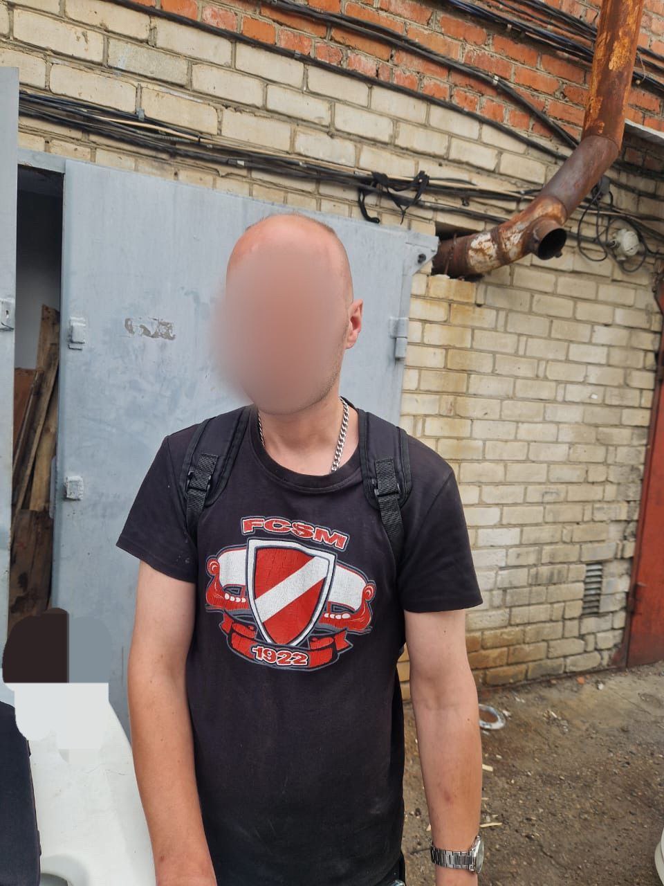 Мужчина напугал краснодарцев игрушечным пистолетом Полицейские установили личность мужчины Им оказался 32 летний местный житель В руках он держал не оружие а резиновую игрушку в форме пистолета Объяснить мотивы своего поступка правоохранителям краснодарец не смог Объявления работа Купи продай авто Блокнот в МAХ Подпишись