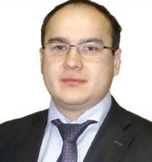 Врио мэра Нововоронежа стал Роман Ефименко Его предшественник Николай Нетяга перешел в законодательную ветвь власти Теперь он избран депутатом Воронежской областной Думы по избирательному округу 13 Сам же Роман Ефименко до этого являлся главой администрации городского округа Однако вчера 22 сентября срок исполнения его полномочий истек Тогда нововоронежские депутаты упразднили должность главы администрации района оставив лишь пост мэра Соответственно по законодательству теперь гордумой назначен конкурс на отбор В течении двух месяцев будет продолжаться прием заявок Любой желающий сможет принять участие в конкурсе после которого состоится конкурсный отбор По его результатам будет назначено одно единственное лицо глава Нововоронежа рассказали в пресс службе Подписывайся на Площадь