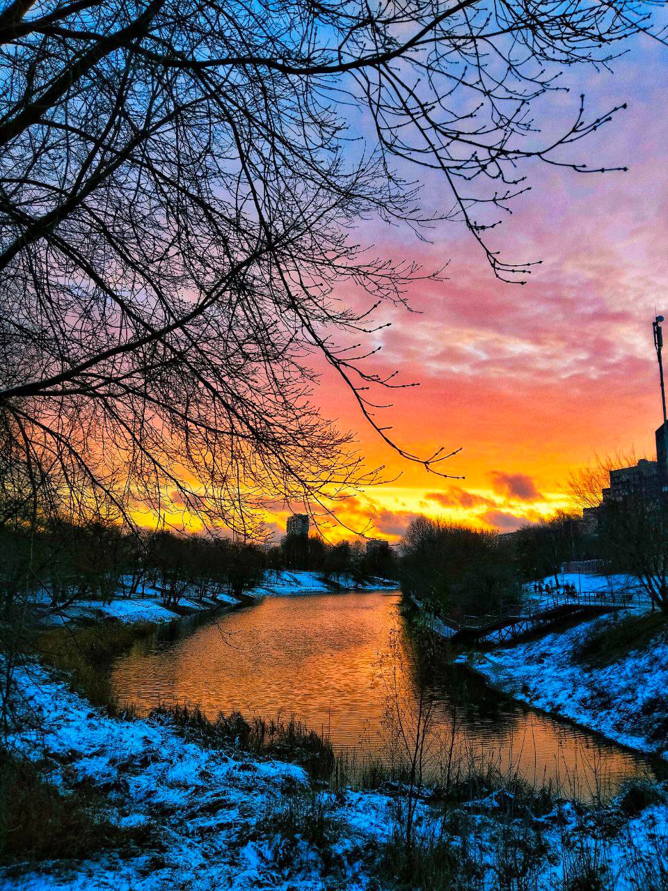 Первый снежный покров в Москве сформируется к концу ноября но будет временным из за аномально теплого декабря сообщают синоптики Снег продержится всего пару дней Подписаться Прислать новость