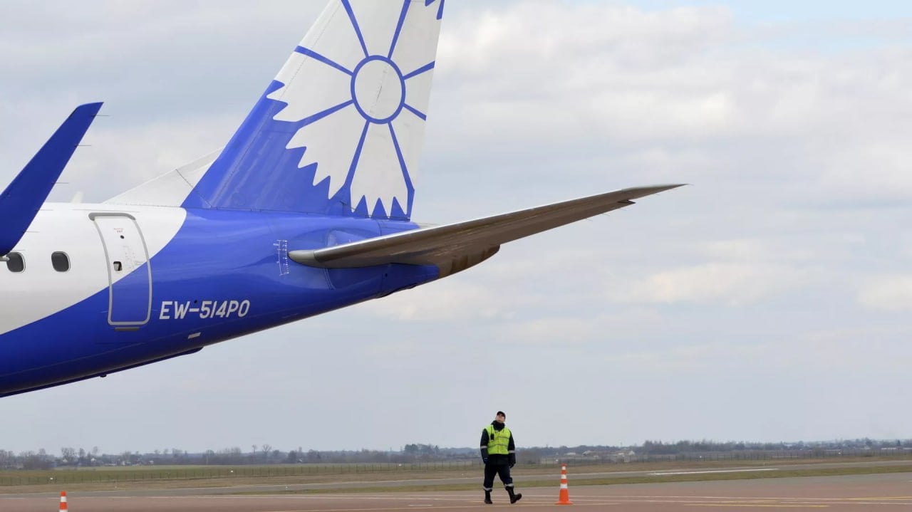"Белавиа" перенесет часть рейсов Минск-Батуми-Минск в аэропорт Кутаиси с 20 мая по 15 июня. Это связано с ремонтом взлетно-посадочной полосы в аэропорту Батуми, но некоторых рейсов это не коснется. Пассажиры, чьи рейсы перенесены в Кутаиси, могут сдать билеты с полным возвратом стоимости, если изменение маршрута им не подходит. Подробнее читайте на нашем сайте, либо же на сайте "Белавиа".