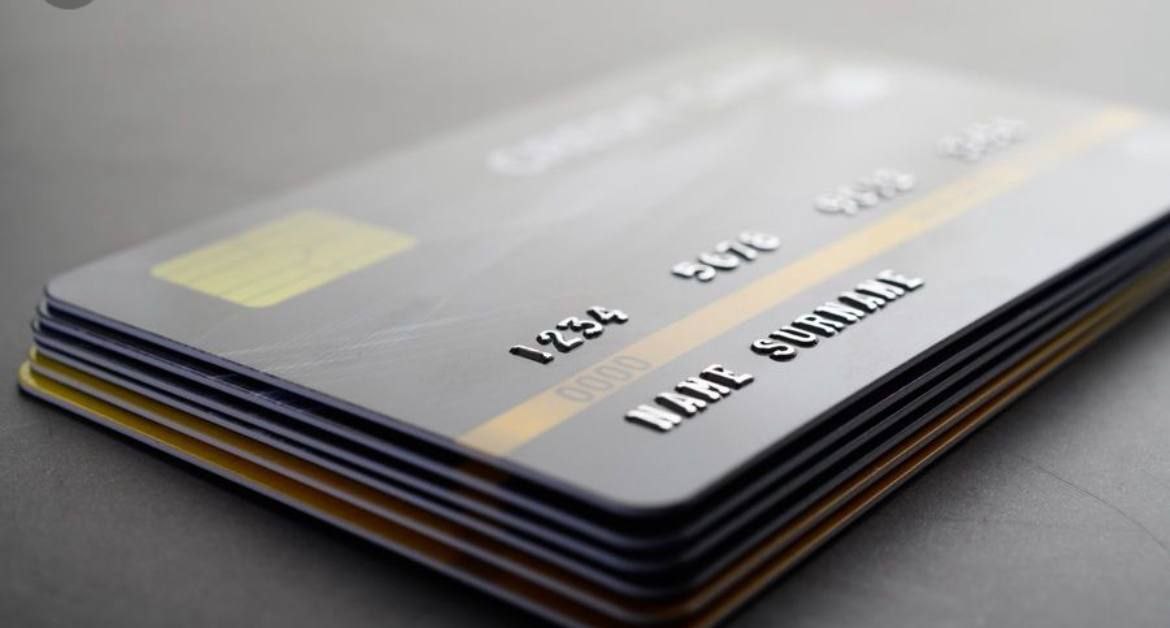 Прокуратура через суд взыскала более 350 тыс рублей с дроппера в пользу пенсионера В октябре 2024 года житель Уссурийского городского округа под воздействием мошенников перевел свыше 300 тыс рублей на банковский счет дроппера Денежные средства поступили на счёт жителя города Киселёвск Кемеровской области который предоставил свою банковскую карту для незаконных операций Уссурийский городской прокурор обратился в суд с иском о взыскании с дроппера неосновательного обогащения и процентов за пользование чужими денежными средствами Суд удовлетворил требования прокурора в полном объеме и взыскал с дроппера более 350 тыс рублей Фактическое исполнение решения суда поставлено на контроль Сообщает прокуратура ПК Подпишись на ПРИМОРЬЕ LIVE