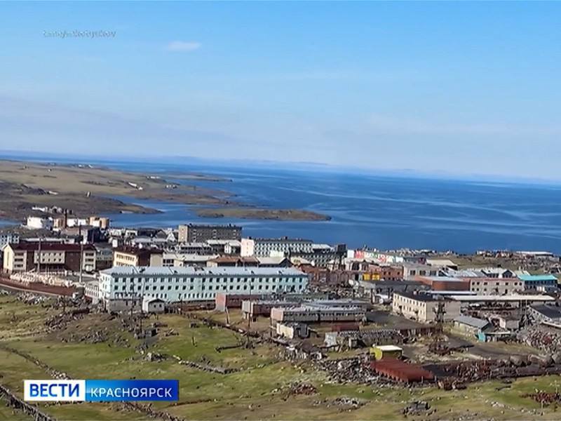 Порт Диксона должен работать круглогодично Об этом в своём телеграм-канале сообщил Михаил Котюков. Вместе с помощником Президента России Николаем Патрушевым и полномочным представителем Президента в СФО Анатолием Серышевым глава региона работал в самом северном посёлке страны.