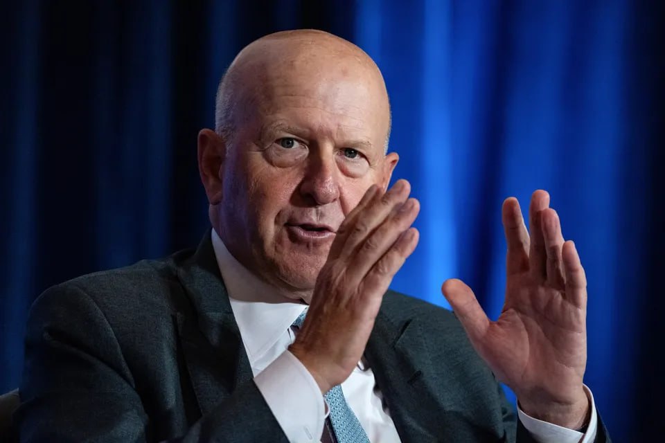 Goldman Sachs Group Inc ожидает что подъём в инвестиционно банковской сфере продолжится в течение следующих 12 месяцев поскольку в этом году компания достигла важной вехи заключив сделки на сумму более 1 триллиона долларов GS Финансовый директор Goldman Денис Коулман заявил что улучшение нормативно правовой базы позволило его компании начать наступление Он добавил что количество сделок запланированных на конец квартала достигло максимума за последние три года jkinvest news jkinvest