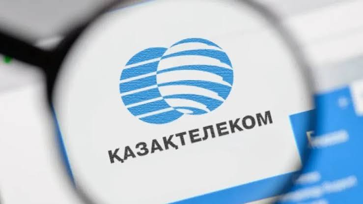 В отношении Казахтелекома начато расследование Агентство по защите и развитию конкуренции начало расследование в отношении Казахтелекома Причина подозрение в завышении тарифов на интернет По данным ведомства в 2024 году компания подняла цены на пакеты со скоростью 100 200 и 500 Мбит с до 20 В АЗРК считают что это может быть признаком монопольно высокой цены Кроме того антимонопольщики выявили барьеры которые мешали другим операторам выходить на рынок Например сторонним компаниям было сложно подключать интернет в жилых домах а доступ к кабельной канализации выдавался за деньги хотя законом это не предусмотрено После вмешательства АЗРК в закон О связи внесли поправки упростившие работу виртуальных операторов и участие компаний в торгах за радиочастоты Кроме того АЗРК проведен анализ динамики цен на услуги сотовой связи в рамках которого также выявлены признаки установления монопольно высокой цены В настоящее время рассматривается вопрос назначения расследования нарушения законодательства в области защиты конкуренции в отношении оператора сотовой связи добавили в агентстве Дорогие читатели если вы стали свидетелями каких то событий либо вам нужна информационная помощь то можете отправить информацию видео и фото сюда infoztb или wa me 77779419900 ztb qaz