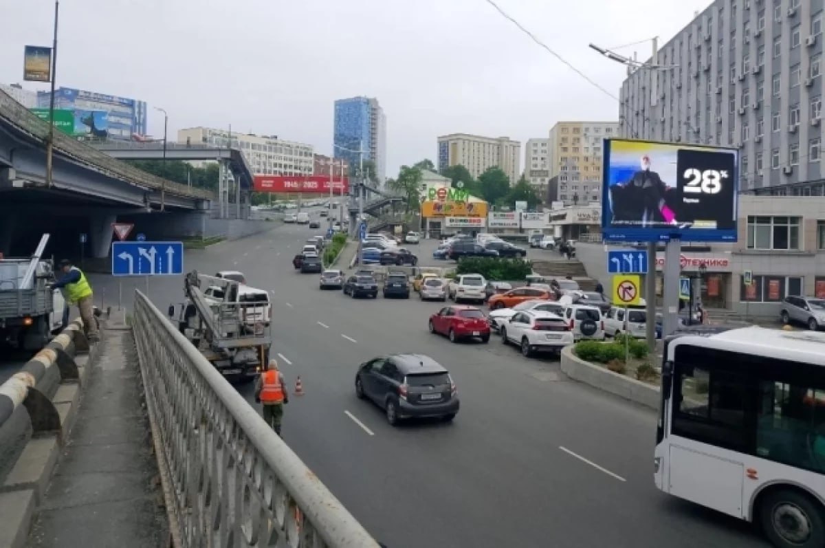На перекрёстке улиц Некрасовской, Гоголя и проспекта Красного Знамени во Владивостоке изменили схему дорожного движения. Как сообщила пресс-служба Центра организации дорожного движения Владивостока, теперь крайняя левая полоса предназначена только для поворота налево на улицу Гоголя , средняя — для движения прямо и налево на проспект Красного Знамени в сторону улицы Толстого , а правая — исключительно для прямого движения . Нововведения направлены на снижение аварийности . #Владивосток #дорожноедвижение #перекрёсток #новости #ЦОДД Подробнее