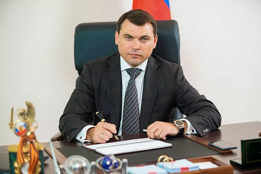 Министра по ГО и ЧС Кубани задержали Предварительно Сергея Штрикова обвиняют в превышении должностных полномочий Во время проведения аукциона на покупку модульных зданий пожарных депо он продвигал конкретную фирму сообщают журналисты KubMash Подписаться на каналы Новости Подработка Рецепты Техника и мебель даром пристраиваем ненужные вещи