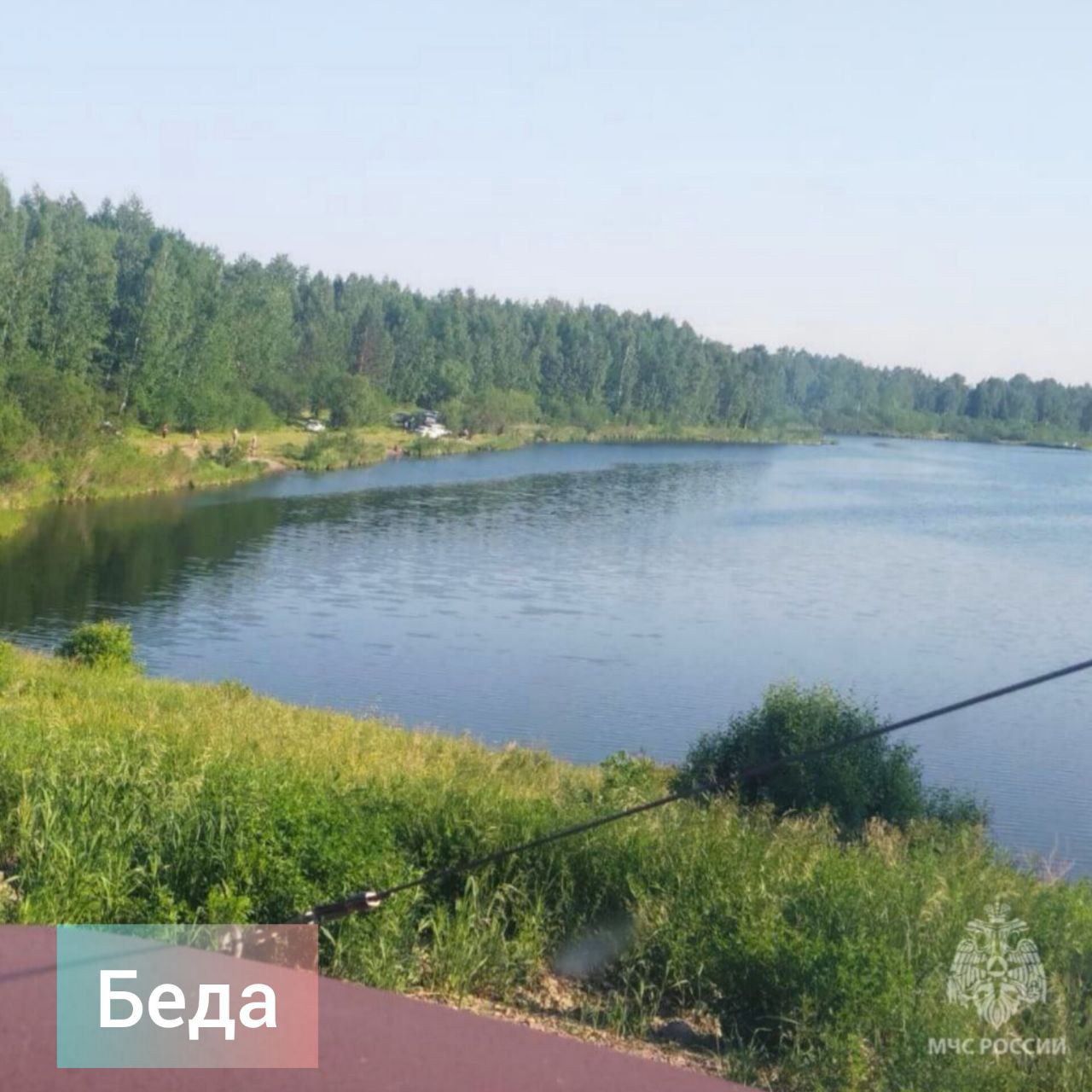 Сегодня вечером в Центр управления в кризисных ситуациях МЧС России по Амурской области поступило сообщение: в Первом котловане утонул подросток. По оперативной информации, двое подростков 15 и 16 лет купались в водоеме и решили нырнуть с берега. После заныривания младший добрался до суши, а старший ушел под воду и не всплыл. Тело утонувшего мальчика было извлечено из воды водолазами областного поисково-спасательного отряда. По данному факту проводится разбирательство. МЧС Амурской области напоминает о неукоснительном соблюдении правил безопасности на водоемах. Фото, видео МЧС. #ЗейскийВестник