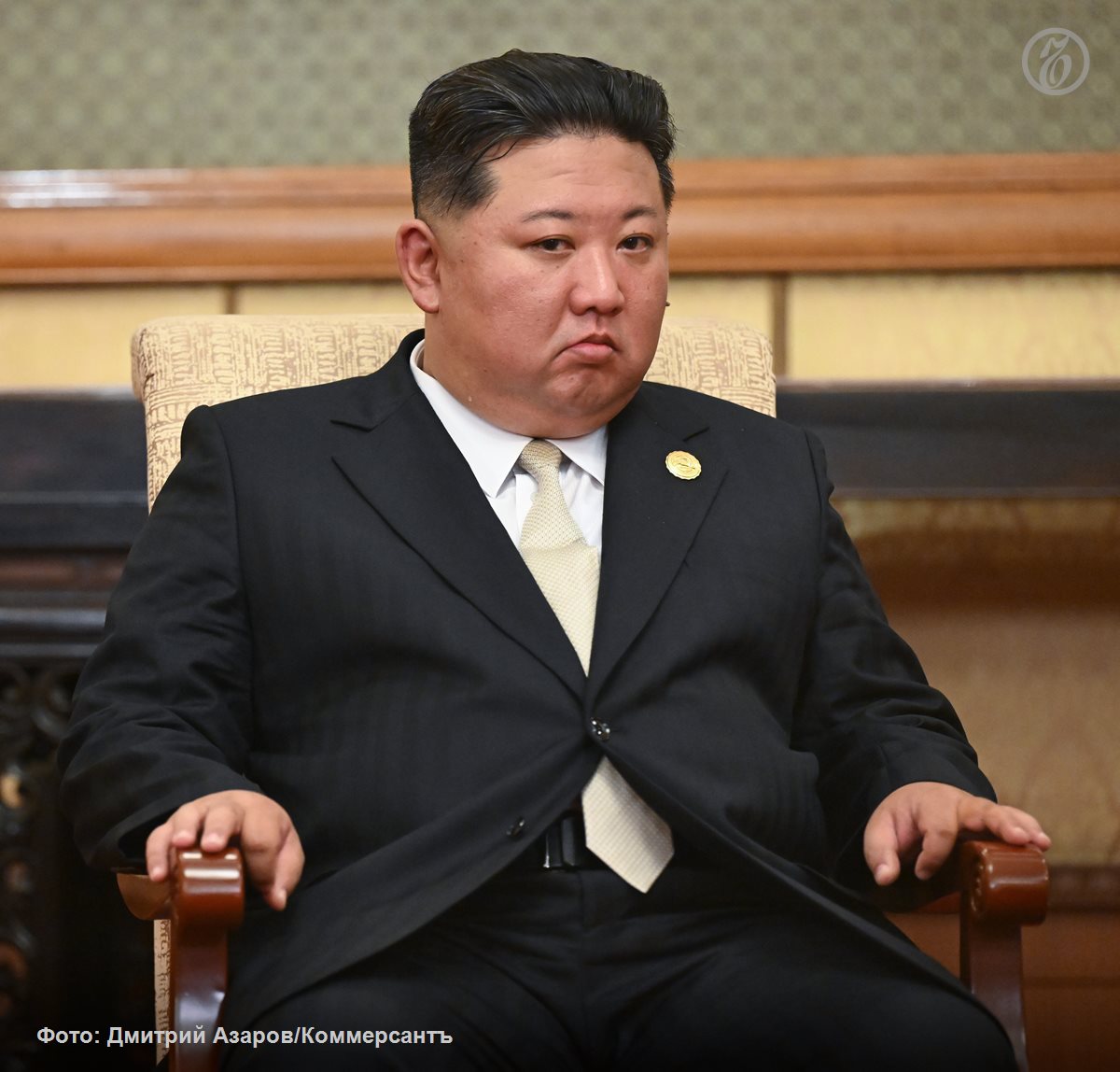 Ким Чен Ын направил письмо Владимиру Путину в котором отметил что тесное сотрудничество и впредь будет продолжаться в разных сферах Текст письма опубликовало ЦТАК Буду абсолютно уважать и безусловно поддерживать все проводимые Вами политики и принимаемые решения и готов всегда быть вместе за Вас и за Вашу Россию Этот выбор неизменный и останется вечным говорится в письме Также Ким Чен Ын подчеркнул что гордится дружескими отношениями с Владимиром Путиным   Подписывайтесь на Ъ Оставляйте бусты