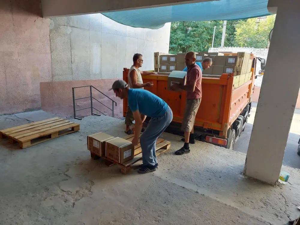В Новую Каховку привезли гуманитарную помощь Специалисты ФГКУ Ногинский спасательный центр МЧС России доставили в МКУ Служба поддержки гражданского населения городского округа город Новая Каховка около 3 тонн гуманитарной помощи Гуманитарную помощь выдадут нуждающимся жителям округа определенных категорий Администрация и временно исполняющий полномочия главы городского округа города Новая Каховка Владимир Оганесов благодарит всех причастных за оказанную помощь и поддержку Помощь
