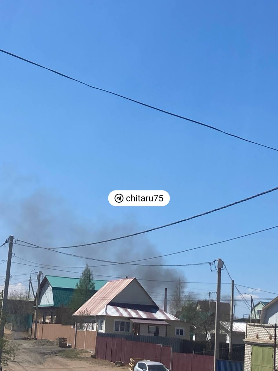Дом загорелся в селе Засопка под Читой. Дым видно с разных улиц. В МЧС объяснили, что горит жилой дом в СНТ «Усадьба» на улице Рублевая. Площадь пожара пока неизвестна. На месте работают сотрудники трех пожарно-спасательных частей. Фото от очевидца Подписаться