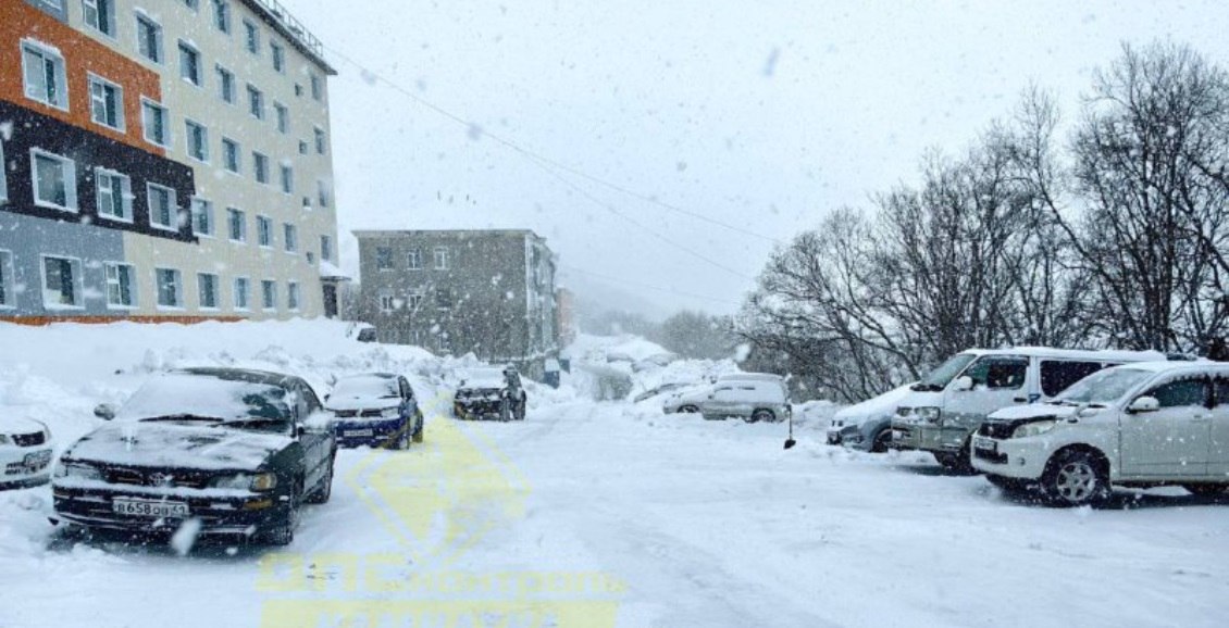 Скинулись и почистили жители Петропавловска сами платят за уборку дворов Жители Петропавловска Камчатского вынуждены за свой счёт оплачивать работу спецтехники чтобы расчистить дворы от снега Во сколько обходится такая услуга в материале ИА Кам 24 Нажмите для подробностей   kam24 ru news main 20251229 124178 html utm source telegram utm medium messenger
