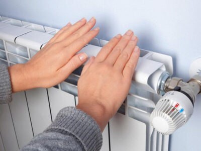 Отопление в Кизилюрте Проблема решена По обращению жителя Кизилюрта мы разобрались с причиной отсутствия отопления в доме 96 по ул Г Цадасы В ходе проверки выяснилось что проблема находилась в зоне ответственности филиала Кизилюртовские тепловые сети АО Единый оператор РД в сфере водоснабжения и водоотведения Оказалось не были своевременно приняты меры по корректному переводу системы в зимний режим После оперативного устранения причины подача теплоносителя в многоквартирный дом возобновлена и осуществляется в штатном режиме Мы продолжаем следить за комфортом жителей