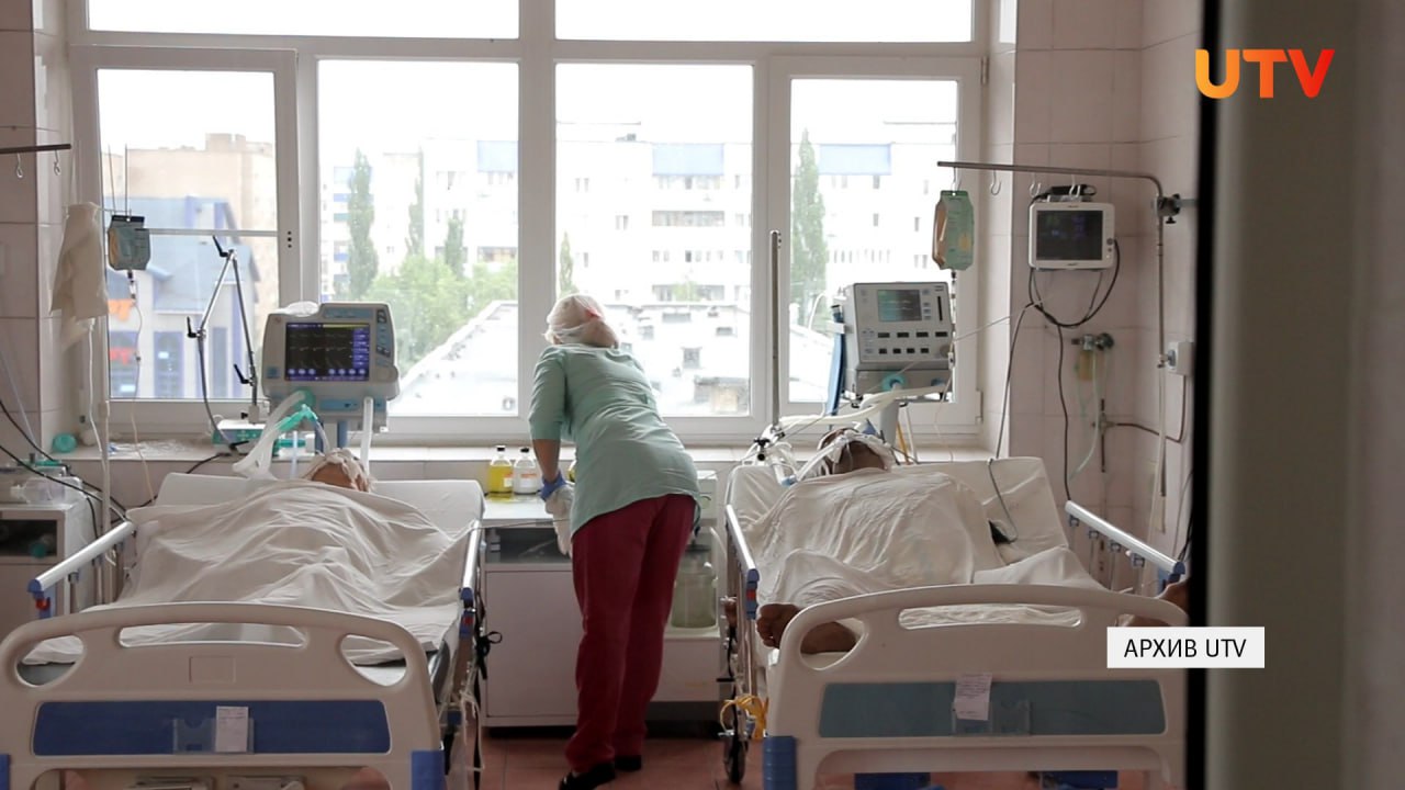 Врачи не могут извлечь пулю в Уфе лечат тяжелораненого школьника из Стерлитамака 13 летний подросток был ранен во время игры со сверстниками на улице Лазурной После инцидента с травматическим оружием его доставили в уфимскую больницу Пуля проникла в голову через глазницу и медики пока не могут ее извлечь По информации правозащитника Дмитрия Черкасова между официальной версией следствия и медицинскими данными есть противоречия Правоохранители заявляют о калибре 3 4 мм тогда как компьютерная томография показывает 7 мм пулю в голове ребенка Полиция изъяла оружие и установила всех участников происшествия Правозащитник Дмитрий Черкасов написал в соцсетях что сейчас готовятся жалобы на действия сотрудников органов внутренних дел Подписывайтесь на utvugrb