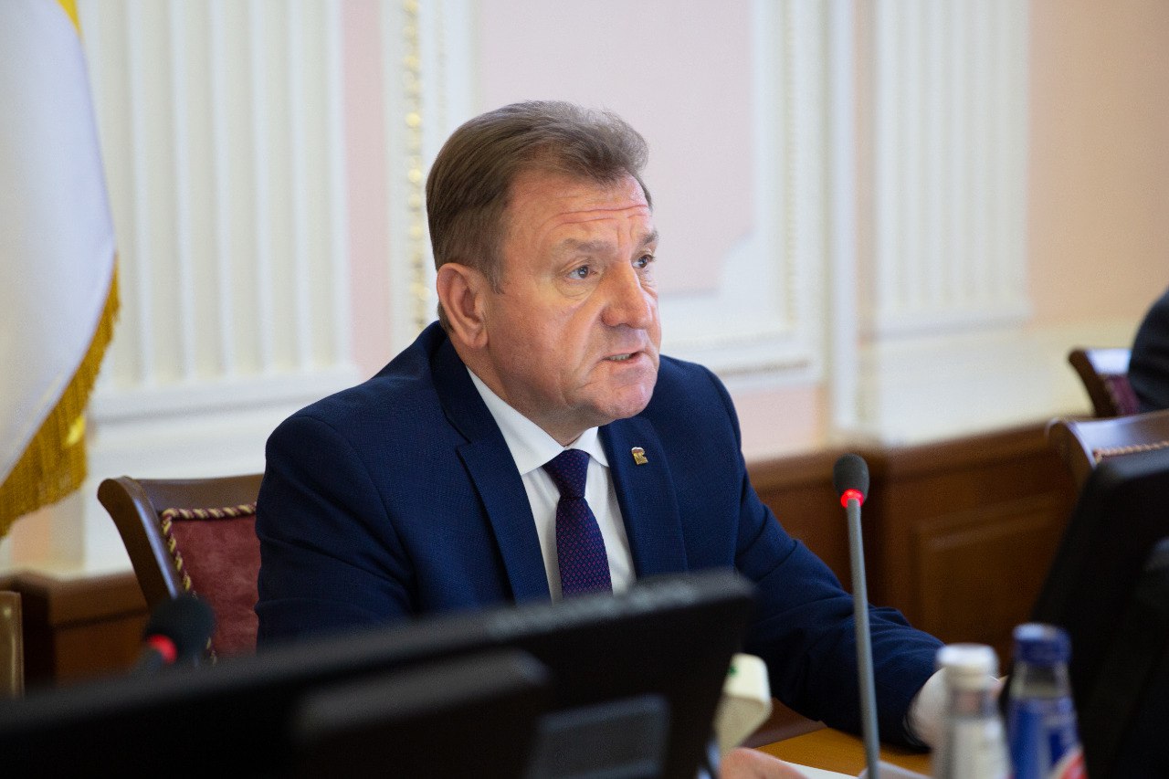 Глава Ставрополя Иван Ульянченко завтра проведет прямую линию Трансляция начнется 27 августа в 16 00 в социальных сетях мэра  Вопросы можете задавать под постом в комментариях   t me iiulyanchenko 4286 а также непосредственно во время эфира Присоединяйтесь к трансляции пригласил Иван Иванович   Вечерний Ставрополь vechorka 26