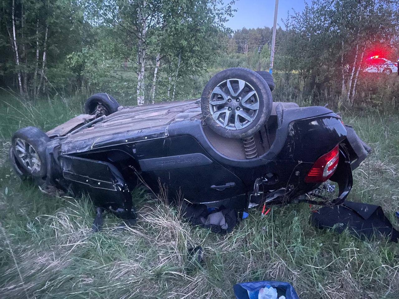 В Воскресенске возбуждено уголовное дело по факту ДТП, в результате которого две несовершеннолетние девочки погибли и одна пострадала Следственными органами ГСУ СК России по Московской области возбуждено уголовное дело по факту нарушения правил дорожного движения и эксплуатации транспортных средств, в результате которого две девочки 2012 года рождения погибли и одна пострадала ч. 6 ст. 264 УК РФ . Установлено, что 28 мая 2025 года вечером мужчина, управляя автомобилем марки «Лада» в состоянии алкогольного опьянения двигался по дороге «МБК — Кладьково — Берендино» вблизи деревни Потаповское и, не справившись с управлением, допустил съезд в кювет с последующим опрокидыванием. В результате ДТП две девочки скончались, а их сестра и отец госпитализированы в медицинское учреждение, где им оказывается помощь. В ближайшее время водитель будет доставлен в следственный отдел для проведения следственных действий. Расследование продолжается.