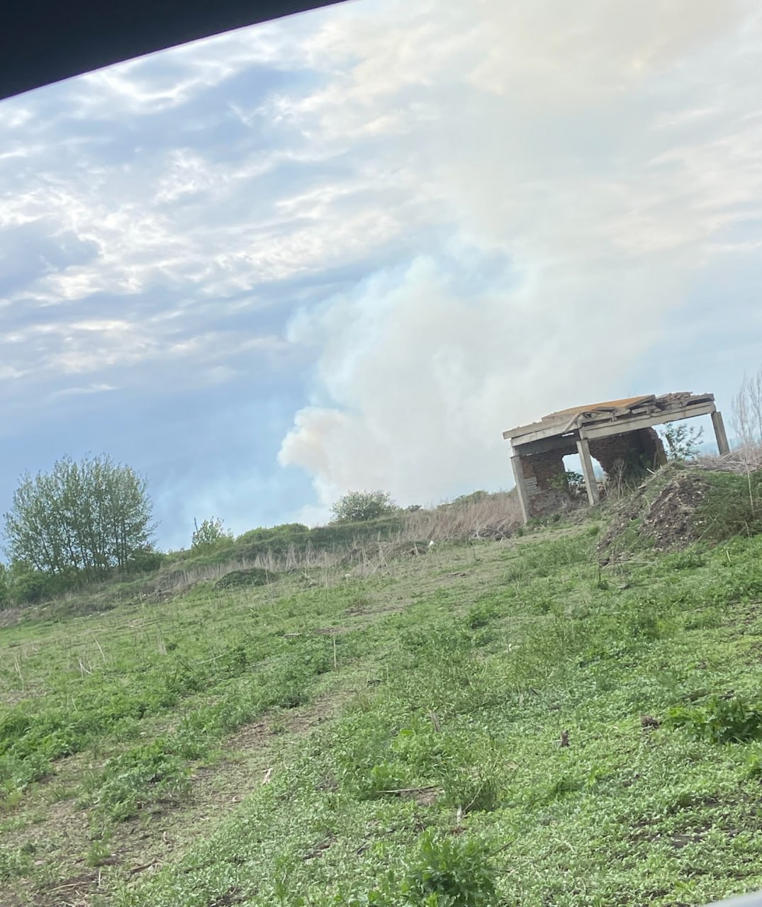 Воронежцы сообщают о пожаре в Новой Усмани По словам очевидцев, что-то горит в районе СНТ «Парусное». Уточняем в МЧС.