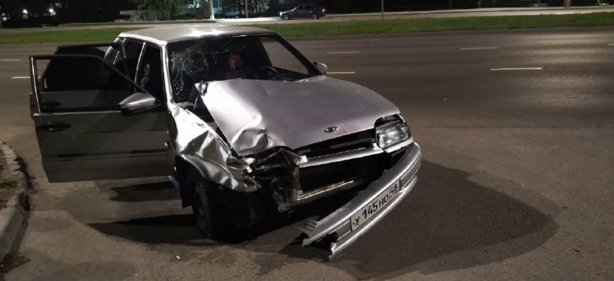 Прокуратура контролирует проверку по смертельному ДТП с 2 юношами на мотоцикле в Липецке В ночь на 5 мая в районе дома №7а на улице Кривенкова в Липецке разбились двое парней на мотоцикле. Погибшим было 21 и 20 лет ↗ Прислать новость Подписаться