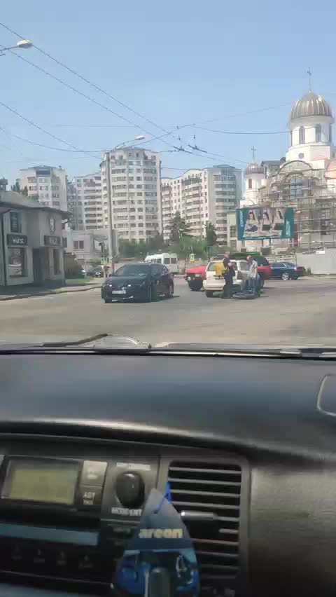 Два ДТП в Тирасполе: мотоциклист пострадал, курьер на электровелосипеде не травмирован