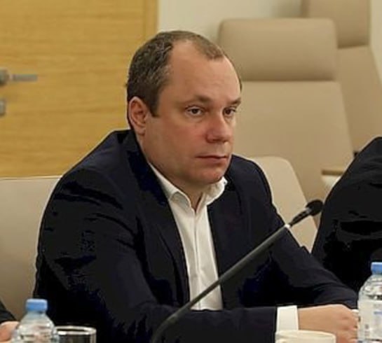 В Татарстане задержан Александр Сипкин – сын президента Всероссийского общества слепых Об этом сообщает «Коммерсантъ» со ссылкой на источники. Сипкин подозревается в получении взятки от руководителя одного из дочерних предприятий организации за оказание покровительства: «Среди проданных активов – санаторий «Солнечный берег», Марийский культурно-спортивный центр инвалидов, предприятие «Пересвет» в Улан-Удэ и другие объекты. По данным источника, часть предприятий прекратили работу, что лишило инвалидов возможностей для труда, отдыха и лечения». Подпишитесь на «Абзац» Добавьте «Абзац» в ленту «Дзена»