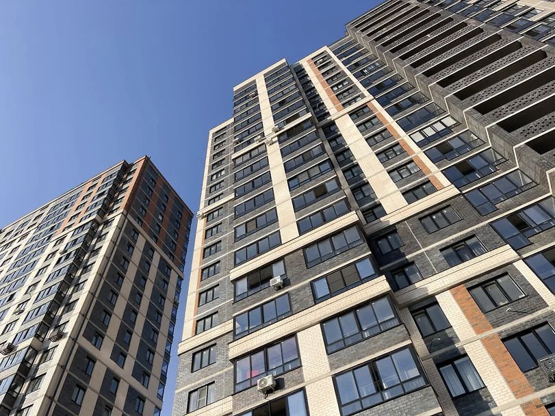 В декабре 2025 года в Уфе предложение на рынке долгосрочной аренды выросло на 28 по сравнению с аналогичным месяцем предыдущего года сообщает Avito Недвижимость Средняя стоимость долгосрочной аренды квартиры в Уфе в декабре составила 29 3 тыс руб в месяц это на 5 больше чем год назад Фото Игорь Елисеев Коммерсантъ Подписывайтесь на Ъ Уфа Оставляйте бусты