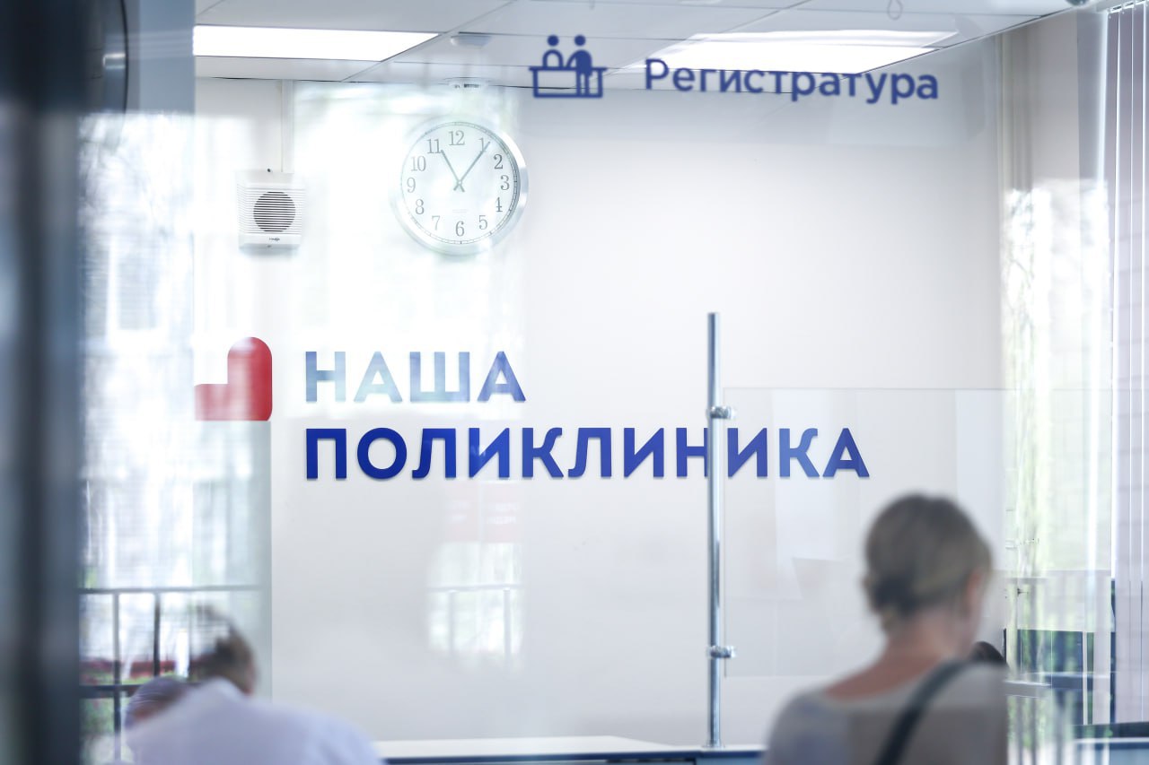 График работы подмосковных медучреждений с 21 по 23 февраля Поликлиники детские и взрослые женские консультации 21 февраля с 09 00 до 15 00 Стоматологическая помощь плановая 21 февраля с 09 00 до 15 00 экстренная 22 и 23 февраля с 09 00 до 14 00 Кабинеты неотложной помощи в поликлиниках будут работать с 21 по 23 февраля с 08 00 до 18 00 Также ежедневно будет осуществляться обслуживание вызовов на дому с 08 00 до 20 00 В круглосуточном режиме продолжат работать скорая помощь и стационарные отделения в больницах При состоянии угрожающем жизни и здоровью вызывайте скорую помощь по телефону 112   Подмосковье