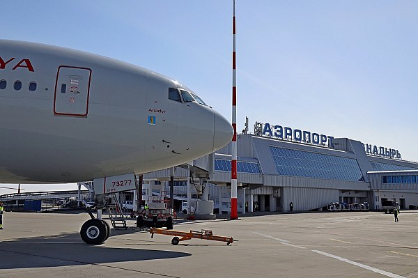 На Чукотке летом 2026 года увеличат количество рейсов из Анадыря во Владивосток Власти Чукотки запланировали увеличение количества рейсов из Анадыря во Владивосток до двух в неделю летом 2026 года заявил в ходе прямой линии 19 ноября сообщил губернатор округа Владислав Кузнецов Об этом сообщает ТАСС В этом году нам удалось договориться с авиакомпанией Аэрофлот и запустить два новых рейса Красноярск Анадырь он работает и будет работать летом Владивосток Анадырь полеты начались 28 октября и будут осуществляться еженедельно весь год Летом в период высокого пассажиропотока планируем увеличить количество рейсов до двух в неделю сказал Кузнецов Он добавил что в 2026 году главная цель работы правительства сделать перелеты удобнее и качественнее Это было одно из первых моих обещаний в статусе кандидата в губернаторы и я его исполняю сказал Кузнецов aviaru net n290000