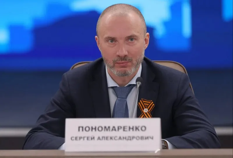 Замгубернатора края Сергей Пономаренко решил участвовать в выборах в ЗС Первый заместитель губернатора Красноярского края руководитель администрации региона Сергей Пономаренко подал заявку на праймериз ЕР об этом он сообщил в соцсетях Это означает что он планирует принять участие в выборах в Заксобрание края этой осенью Тормозит Телеграм Читай Newslab в MAX