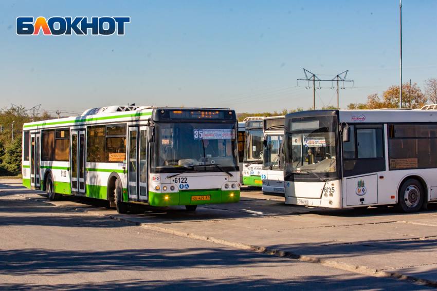 Власти планируют пресечь хаотичное размещение рекламы на окнах автобусов в Ростове По словам главы администрации донской столицы Александра Скрябина, на ситуацию часто обращают внимание ростовские пассажиры, которым не нравятся слишком яркие, кричащие и безвкусные постеры. — По моему поручению Департамент транспорта совместно с Управлением наружной рекламой города разработали новую концепцию и формат размещения рекламы. Важно, чтобы внутри подвижного состава на окнах не было рекламы, которая отвлекает пассажиров и создает дискомфорт, — цитирует главу пресс-служба администрации Ростова. Работа Авто Глэмпинг Медицина