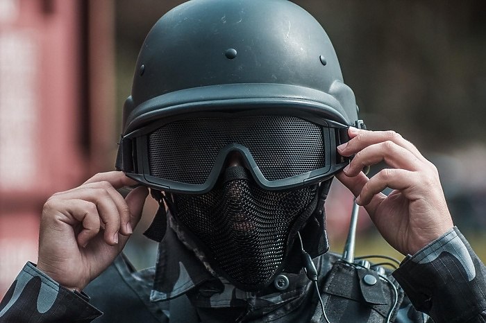 На Уралмаше студентов и сотрудников колледжа экстренно вывели на улицу Сегодня утром 24 октября студентов и сотрудников промышленно технологического техникума имени Курочкина на Уралмаше вывели на улицу Эвакуировали всех Может пожар На втором этаже дым и горелым пахнет рассказал порталу E1 RU один из студентов На место также приезжали сотрудники Росгвардии Но оказалось что в колледже шли учения В колледже по улице Машиностроителей проводились монтажные работы эвакуация проводилась в целях профилактики заявили в МЧС региона uralweb ru