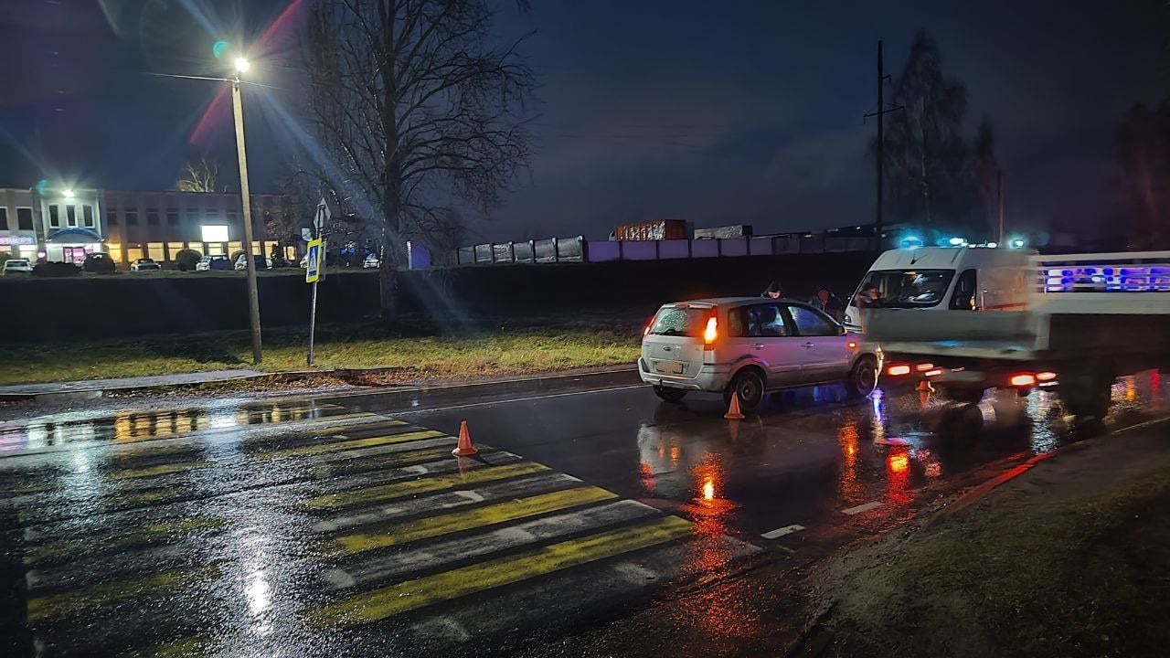 Под колеса Ford попала пешеход  ДТП произошло на улице Дзержинской в городе Заславль 20 ноября.    Подробности рассказали в ОГАИ УВД Минрайисполкома  #Заславль