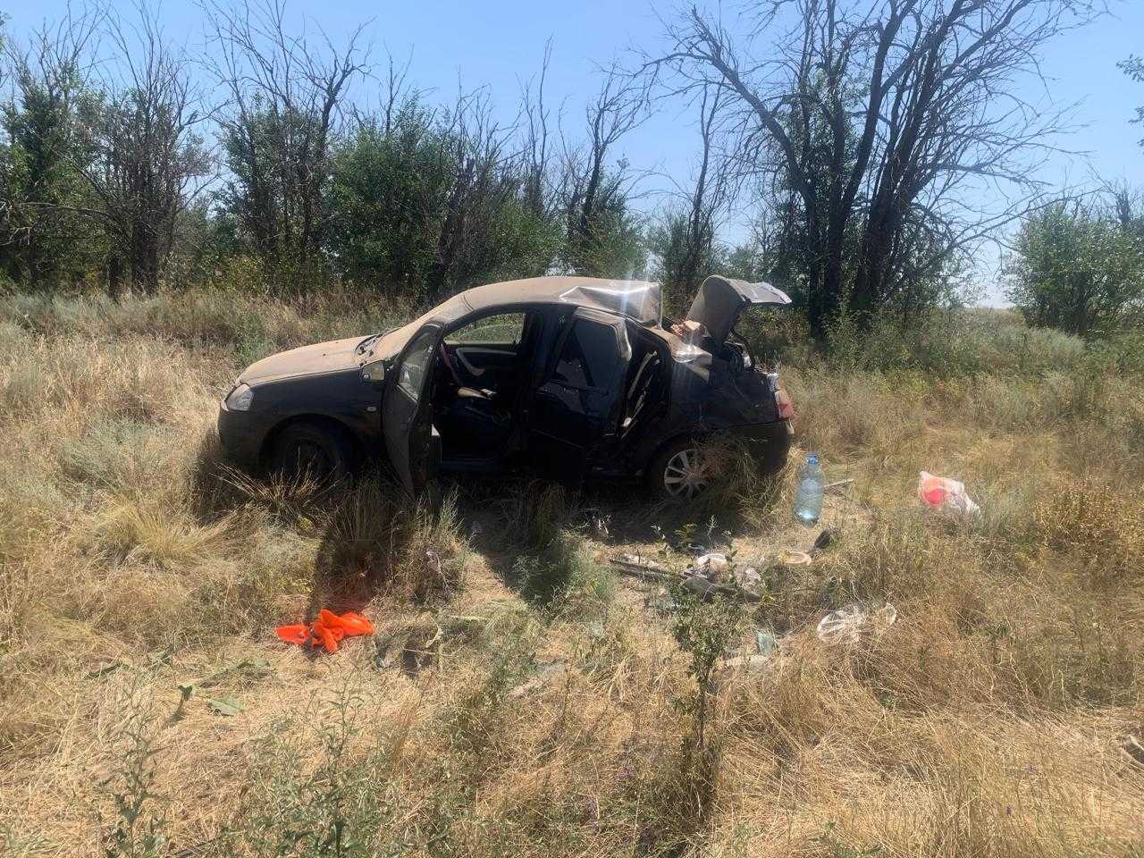 За прошедшую неделю на территории республики зарегистрировано 11 ДТП, в результате которых погибли 2 человека и пострадали 16. Один из самых серьезных инцидентов случился 13 июня 48-летняя местная жительница на автомашине «Понтиак» двигаясь по улице Джангара города Элиста, совершила наезд на несовершеннолетнего пешехода. Девочка переходила проезжую часть дороги по регулируемому пешеходному переходу на разрешающий сигнал светофора. В результате наезда ребенок с травмами был доставлен в медицинское учреждение. За неделю от управления отстранены 18 водителей в состоянии опьянения, включая двух лишенных прав ранее. Госавтоинспекция вынесла 2122 постановления о нарушениях ПДД, выявленных с помощью автоматической фиксации. Быть в курсе Прислать новость