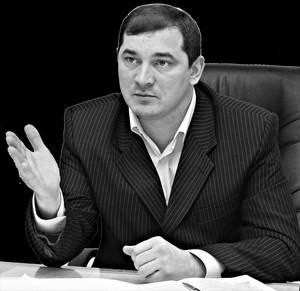На днях в Самарском облсуде присяжные вынесли вердикт по громкому делу ОПГ "Индейцы", которой вменяли ряд тяжких преступлений. Присяжные сказали, что все подсудимые виновны. Напомним, что по этому же делу проходит бывший начальник криминальной милиции уголовного розыска Новокуйбышевска Игорь Шевяхов до 2012 года . Подполковник Шевяхов после Новокуйбышевска успел поработать в ОП-2. 2012 год- "Сотрудники оперативно-розыскной части по линии СБ ГУ МВД России по Самарской области выявили факт превышения должностных полномочий начальником полиции ОП №2 У МВД России по городу Самаре Промышленный район . Установлено, что 40-летний подполковник полиции Игорь Шевяхов, исполняя обязанности начальника ОП №2, якобы незаконно потребовал от инспектора группы исполнения административного законодательства передавать ему ежемесячно незаконное денежное вознаграждение в сумме 15 тыс. руб. за общее покровительство и попустительство по службе. Материал проверки, собранный по данному факту, направлен в СК. 7 июня следственным отделом по городу Самаре СУ СК РФ по Самарской области возбуждено уголовное дело по части 1 статьи 286 УК РФ превышение должностных полномочий . По данному факту начальником ГУ МВД России по Самарской области назначена служебная проверка Самарское Обозрение № 37 от 14.06.2012 . В 2013 году подполковник Шевяхов уволен из полиции. В сентябре 2020 года по подозрению в совершении преступления, предусмотренного ч. 4 ст. 33, п. «ж» ч. 2 ст. 105 УК РФ подстрекательство к убийству задержан Игорь Шевяхов, который в 2011 году являлся первым заместителем начальника – начальником криминальной милиции ОВД по г.о. Новокуйбышевск. 2 октября 2020 года в отношении Шевяхова судом по ходатайству следователя избрана мера пресечения в виде заключения под стражу. И вот... В ближайшее время 55-летний подполковник выслушает приговор. Напомним, что слушания дела по "Индейцам" проходили в закрытом режиме. Одной из причин было... секретные материалы ОРД уголовного розыска Новокуйбышевского ОМВД вероятная связь начальника угро и ряда фигурантов дела