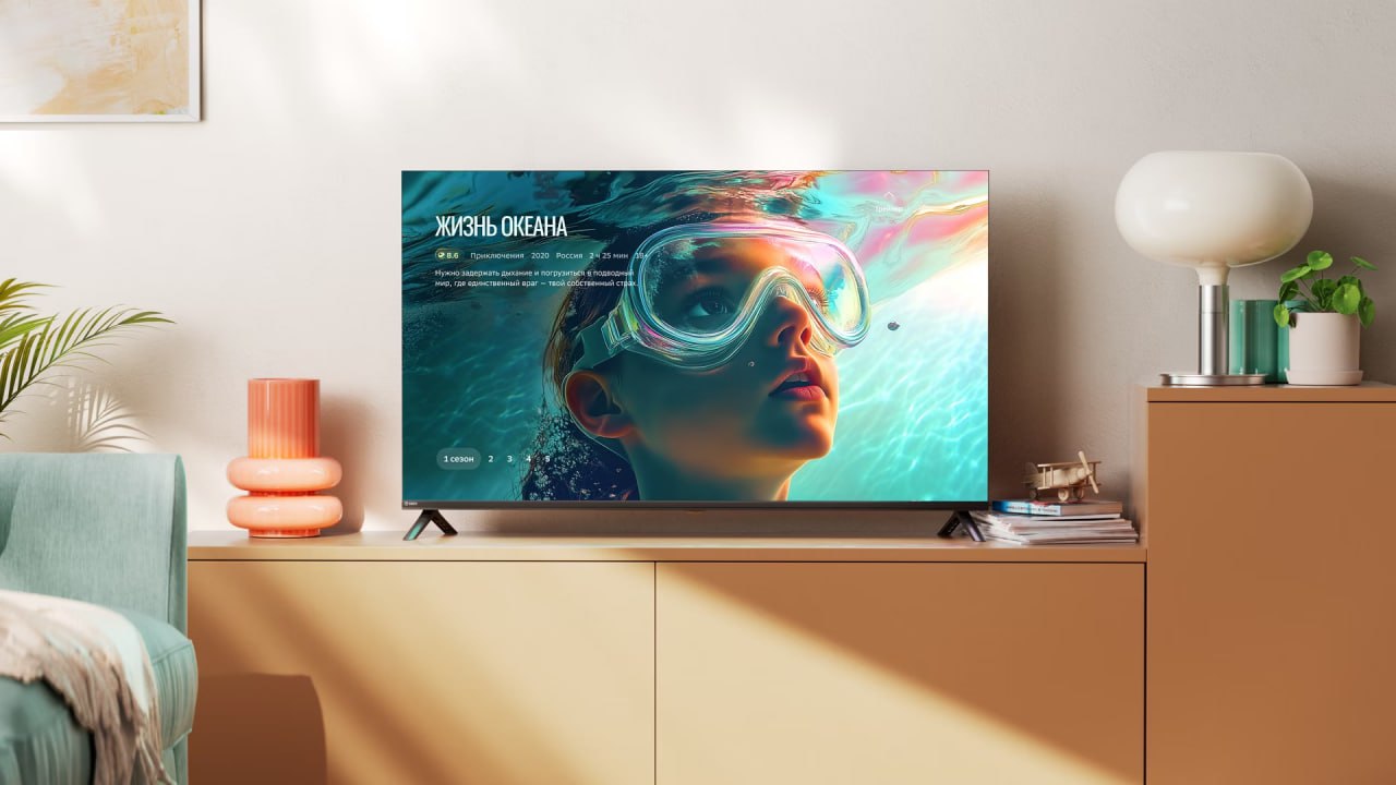 Сбер представил свои первые телевизоры – доступные QLED-модели  Голосовое управление, одновременный поиск по всем кинотеатрам и любимые сервисы — все это есть в новинках.  В продажу поступили две новые модели с QLED-экранами  32 и 43 дюйма , которые производят на собственном заводе компании в Великом Новгороде. Стоимость вполне доступная: 32-дюймовая версия – 19 990 рублей, 43-дюймовая – 29 990 рублей  Телевизоры уже можно заказать в официальном магазине SberDevices. Это первый подобный продукт от Сбера – интересно, как он проявит себя на рынке.