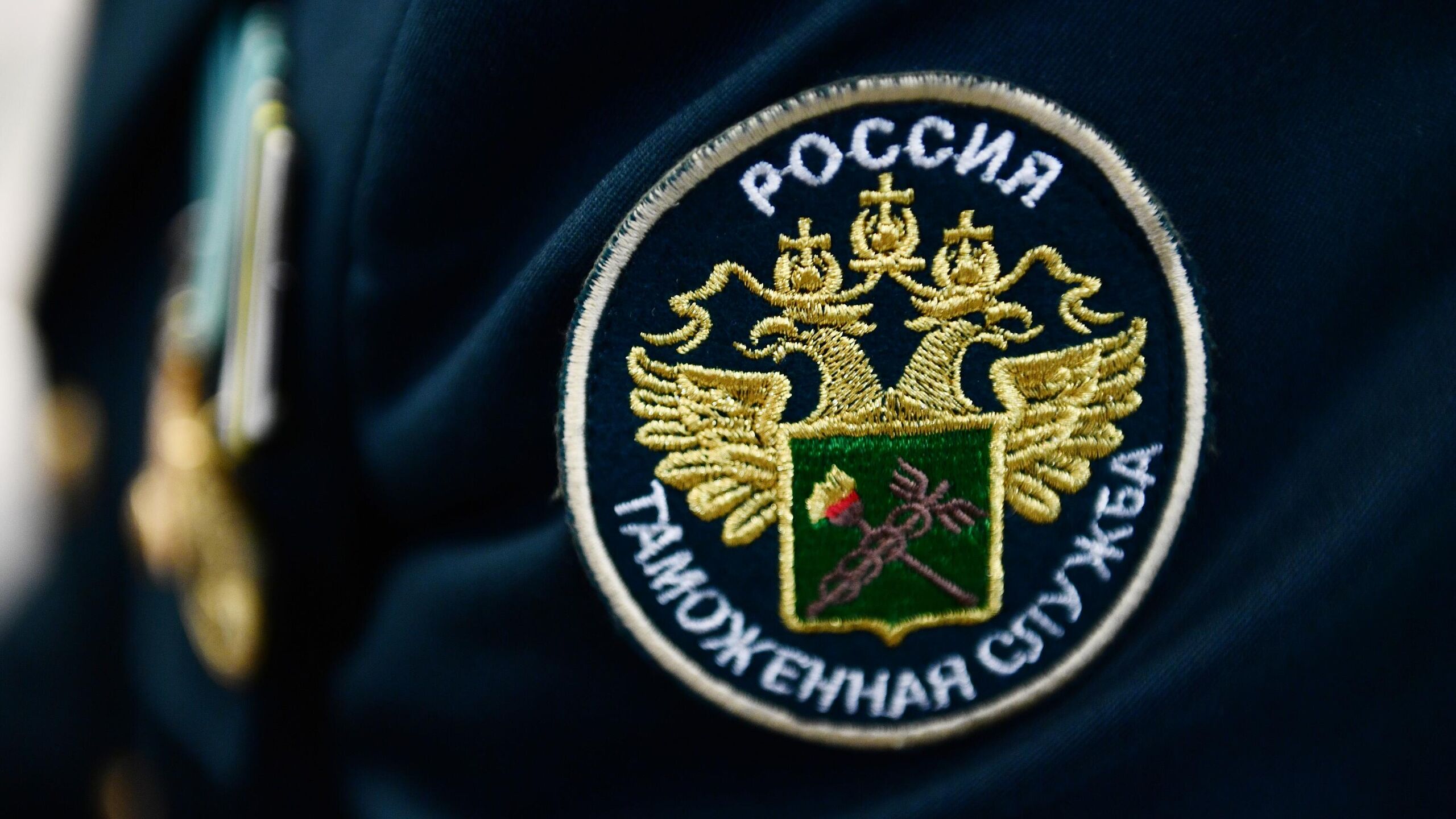 Гражданин Китая задержан в аэропорту Екатеринбурга при попытке ввести около 60 килограммов ботинок только на правую ногу, сообщает Уральское таможенное управление.