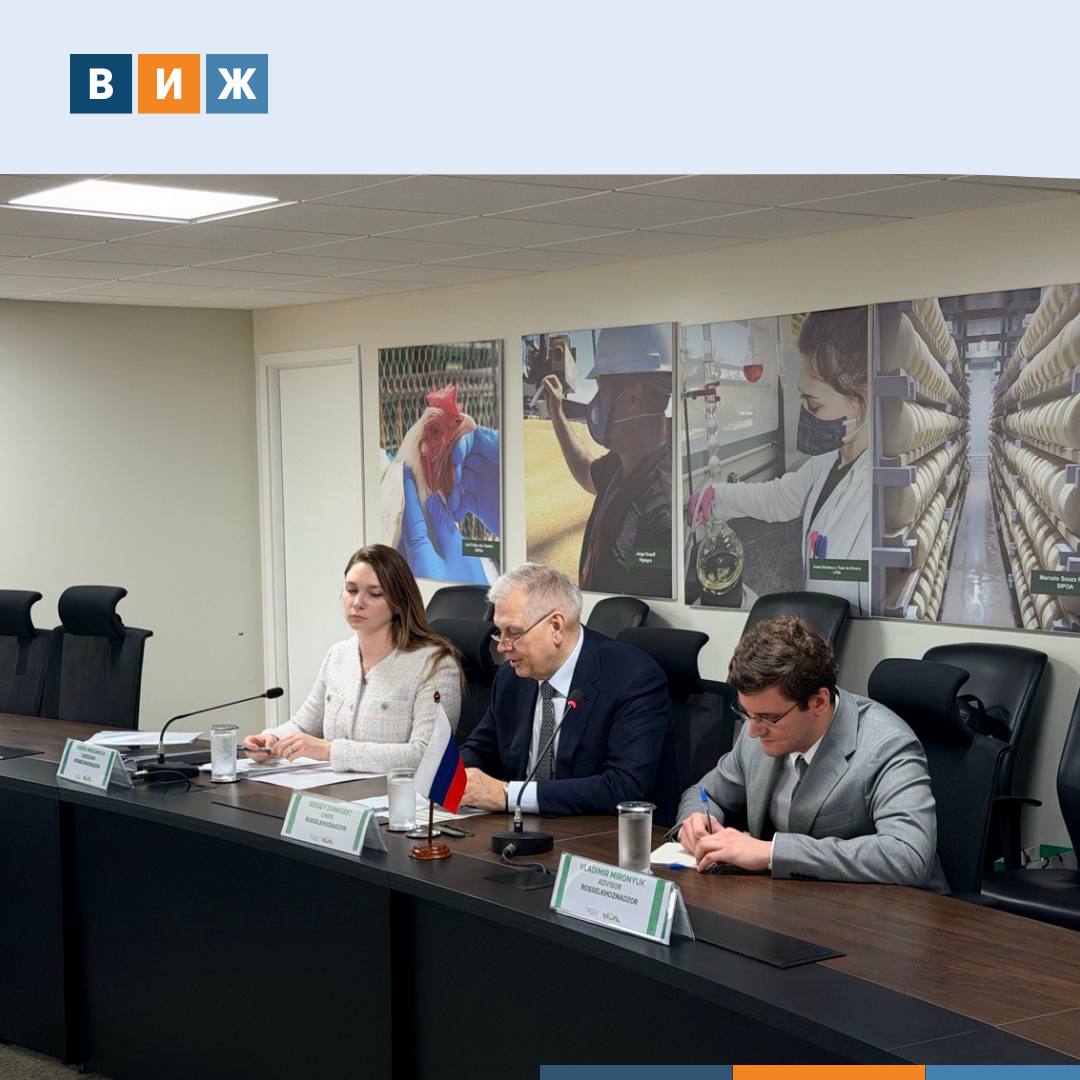 1  2  3   Россия и Бразилия предложат ВОЗЖ обновить ветпротоколы для крупных стран Об этом стало известно после встречи руководителя Россельхознадзора Сергея Данкверта с секретарем по защите растений и животных Министерства сельского хозяйства и животноводства Бразилии Карлосом Гуларом которая прошла 4 февраля 2026 года в Бразилиа Стороны обсудили эпизоотическую обстановку взаимный допуск животноводческой продукции на рынки а также интеграцию фитосанитарных и ветеринарных систем Россия и Бразилия отметили что методы регионализации по заразным болезням должны учитывать масштабы стран плотность поголовья и миграцию диких животных а подходы для крупных производителей нельзя приравнивать к европейским Кроме того стороны обсудили торговое сотрудничество В 2025 году Россия импортировала из Бразилии более 1 3 млн тонн соевых бобов 68 6 тыс тонн арахиса и 147 9 тыс тонн животноводческой продукции Также планируется обмен опытом по электронным ветеринарным сертификатам на базе подведомственного Россельхознадзору ФГБУ ВНИИЗЖ Подписаться на ВиЖ Наши каналы