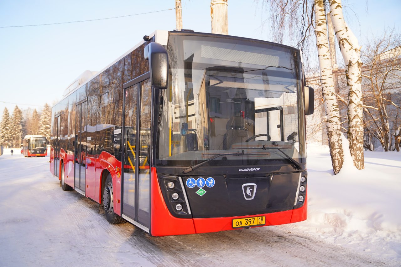 Автобусы ИжГЭТ 29 января запустили на троллейбусные маршруты 1 и 2 в Ижевске рассказал глава города Дмитрий Чистяков Рябиновые автобусы будут выходить в рейсы вместе с троллейбусами На них указываются маршруты 1Т и 2Т Схема движения общественного транспорта и его расписание не поменяются Фото Дмитрий Чистяков