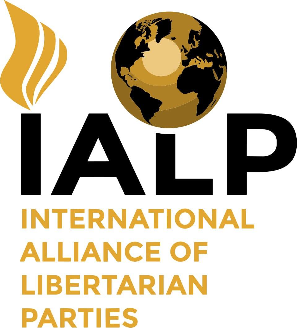 Минюст объявил нежелательным Международный альянс либертарианских партий Ведомство обновило список нежелательных организаций в минувший вторник добавив в него в частности зарегистрированный в Швейцарии Международный альянс либертарианских партий Статус нежелательной организации в России присваивается по решению Генпрокуратуры а перечень таких организаций ведет Минюст Таким организациям запрещено вести деятельность на территории страны За сотрудничество с ними или распространение их материалов предусмотрена административная или уголовная ответственность Финансирование или сбор средств для таких организаций может повлечь лишение свободы до пяти лет и запрет занимать определенные должности до десяти лет Ранее российские власти провернули то же самое с международный альянсом наблюдателей ENEMO Объявление его нежелательным поставило вне закона и движение по защите прав избирателей Голос Задонатить через бота Patreon