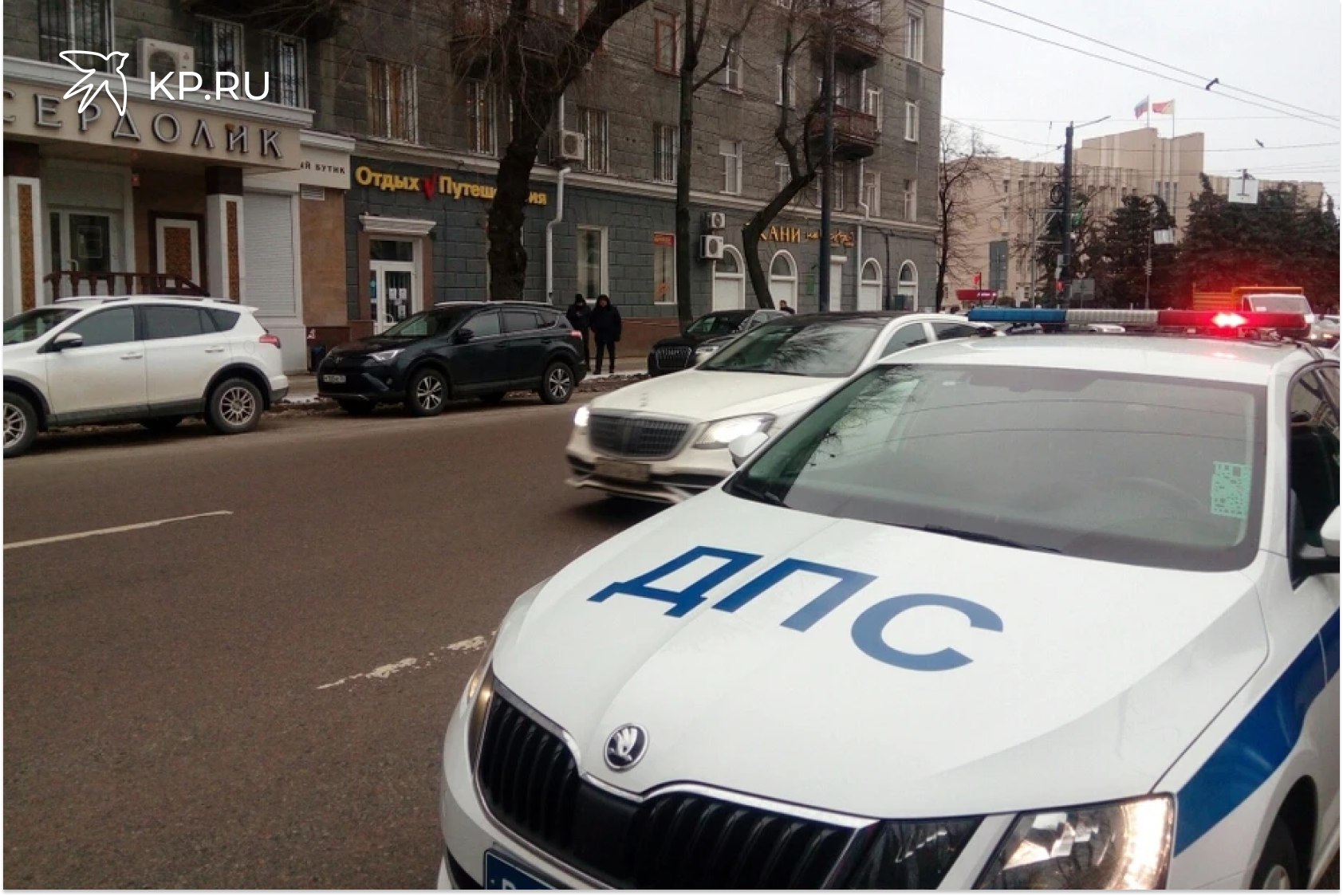 В Воронеже проходит профилактическое мероприятие Маршрутное такси В Воронежской области стартовало профилактическое мероприятие Маршрутное такси направленное на предупреждение и пресечение дорожно транспортных происшествий с участием маршрутных транспортных средств Акция продлится до 28 ноября В течение этого времени госавтоинспекторы будут выявлять нарушения Правил дорожного движения со стороны водителей автобусов проверять наличие и работоспособность тахографов в автобусах соблюдение режима труда и отдыха При выявлении изменений в конструкцию автобусов без соответствующего разрешения будет аннулирована регистрация транспорта а при нарушениях в техническом состоянии автобусы будут задержаны В полиции добавили что за 10 месяцев этого года в Воронеже зарегистрировали 131 ДТП с участием пассажирского транспорта в которых 178 человек получили ранения и 6 погибли В 92 авариях предварительно виноват водитель автобуса