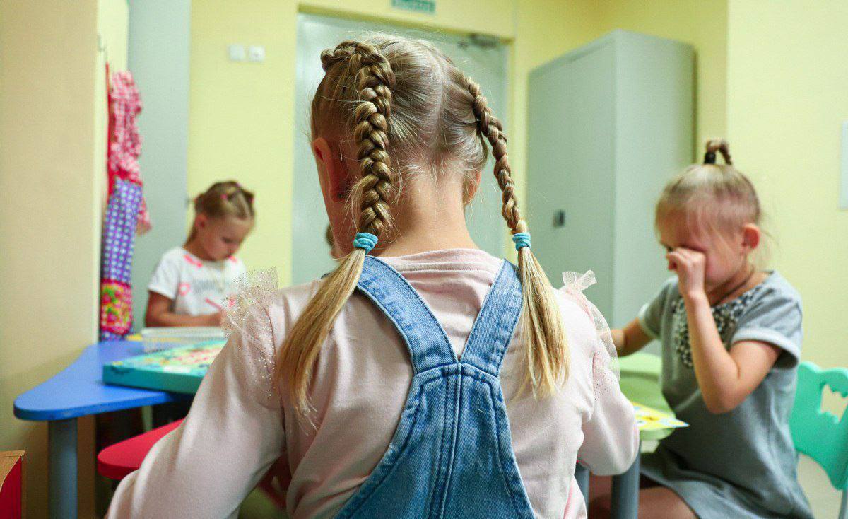 Директор детсада в Нягани осуждена за хищение 2,5 млн рублей Бывшая заведующая дошкольным учреждением получила 4 года условного срока за масштабные махинации. Следствие установило, что она годами фальсифицировала документы, получая бюджетные деньги за несуществующих воспитанников. Несмотря на то, что обвиняемая так и не признала вину, суд счел доказательства достаточными для вынесения приговора. Однако решение еще может быть обжаловано — приговор пока не вступил в законную силу.