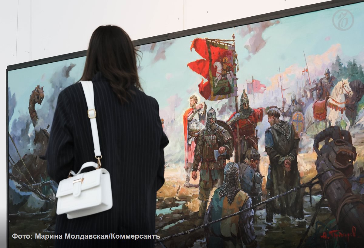 В галерее «Главный проспект» в Екатеринбурге открылась выставка «Российский фестиваль искусств», собравшая под одной крышей пейзажи, полотна на исторические темы, портреты представителей разных культур, работы наивного искусства и натюрморты. На открытии свои работы представили сами художники. Какие картины представлены на выставке — в материале «Ъ-Урал»