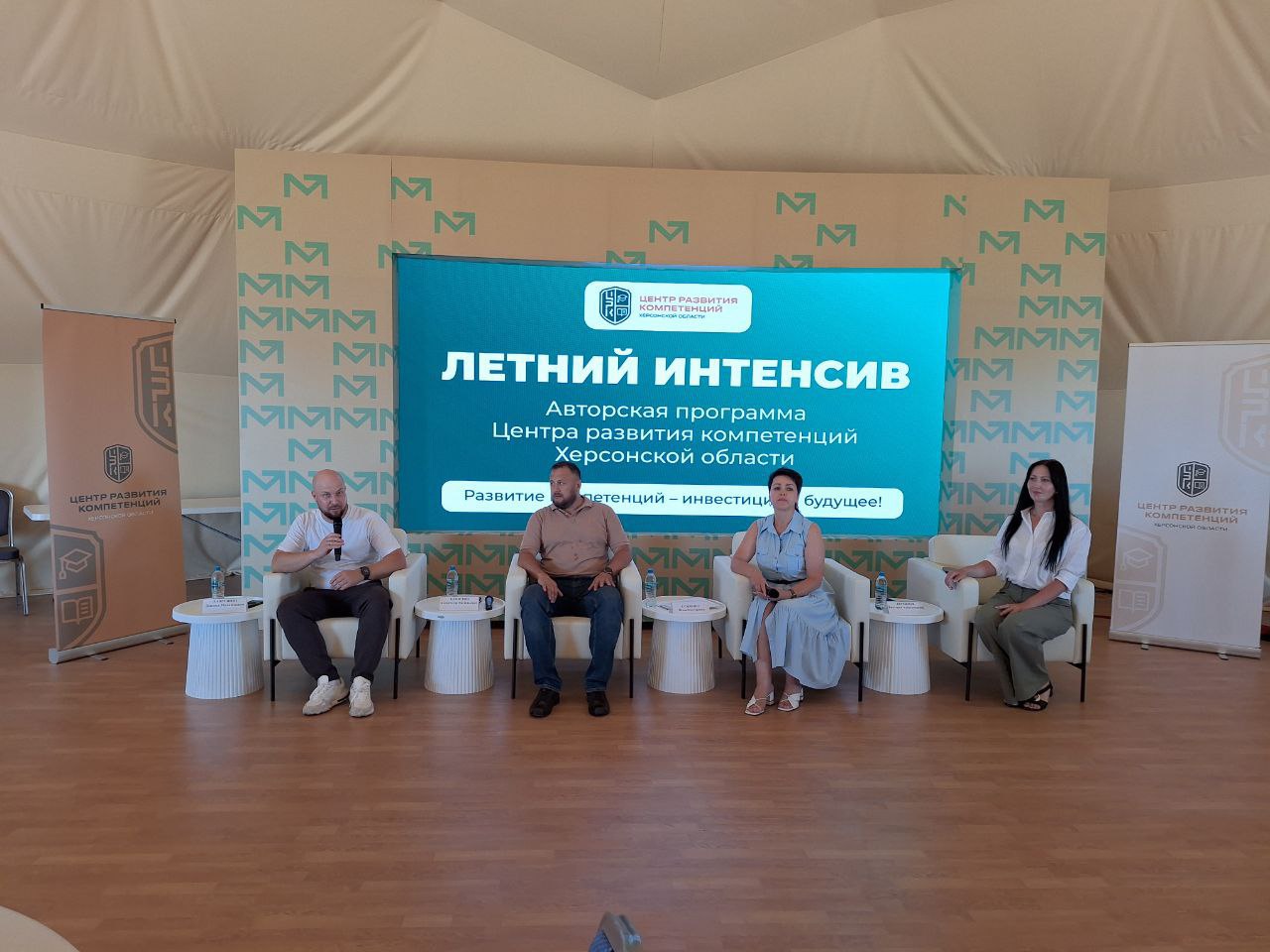 Глава Генического МО Юлия Семякина вместе с проектной группой администрации Генического округа приняли участие в обучающем семинаре в рамках летнего интенсива по авторской программе Центра развития компетенции Херсонской области Сегодня эксперт по социальному проектированию, автор более 60 проектов в Краснодарском крае, получивших гранты на реализацию, президент Центра развития гражданского общества Краснодарского края Виктория Бережная поделилась опытом и рассказала собравшимся об этапах подготовки заявки на грантовые конкурсы. Участниками семинара были представители общественных и некомерческих организаций, регионального штаба #МЫВМЕСТЕ, казачества, ТОСов. Виктория Бережная подробно рассказала о каждом этапе подготовки заявки, начиная от определения актуальной проблемы и заканчивая составлением бюджета проекта. Она подчеркнула, что успешная заявка должна быть четкой, структурированной и убедительно демонстрировать социальную значимость предлагаемого решения. Эксперт поделилась практическими советами и лайфхаками, которые помогут избежать распространенных ошибок при подготовке документов. Участники семинара узнали, какие факторы наиболее важны для экспертов при принятии решения о финансировании. Виктория Бережная акцентировала внимание на необходимости тщательно продумывать целевую аудиторию проекта, планируемые результаты и механизм их достижения. "Такие обучающие мероприятия важны для развития Генического округа. Участие в них позволяет команде администрации получить необходимые знания и навыки для привлечения дополнительного финансирования в муниципалитет. Гранты – это возможность реализовать важные социальные проекты, направленные на улучшение жизни жителей округа. Целью данных семинаров является объединение органов исполнительной власти, местного самоуправления с представителями общественных и некомерческих организаций для достижения общих целей по развитию региона", – отметила Юлия Семякина. #Администрация_Генический_МО