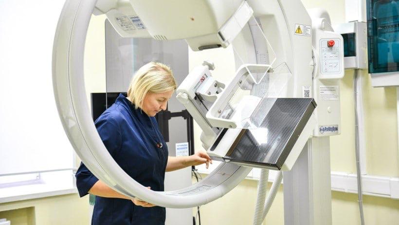 31 января в Подмосковье пройдет первый в году бесплатный онкоскрининг Акция пройдет в центрах амбулаторной онкологической помощи региона с 09 00 до 14 00 Обследование доступно для всех граждан старше 18 лет и проводится по полису ОМС Для участия необходимо при себе иметь паспорт полис ОМС и СНИЛС Адреса и контактные телефоны центров можно найти на официальном портале регионального Минздрава Больше новостей в Daily News