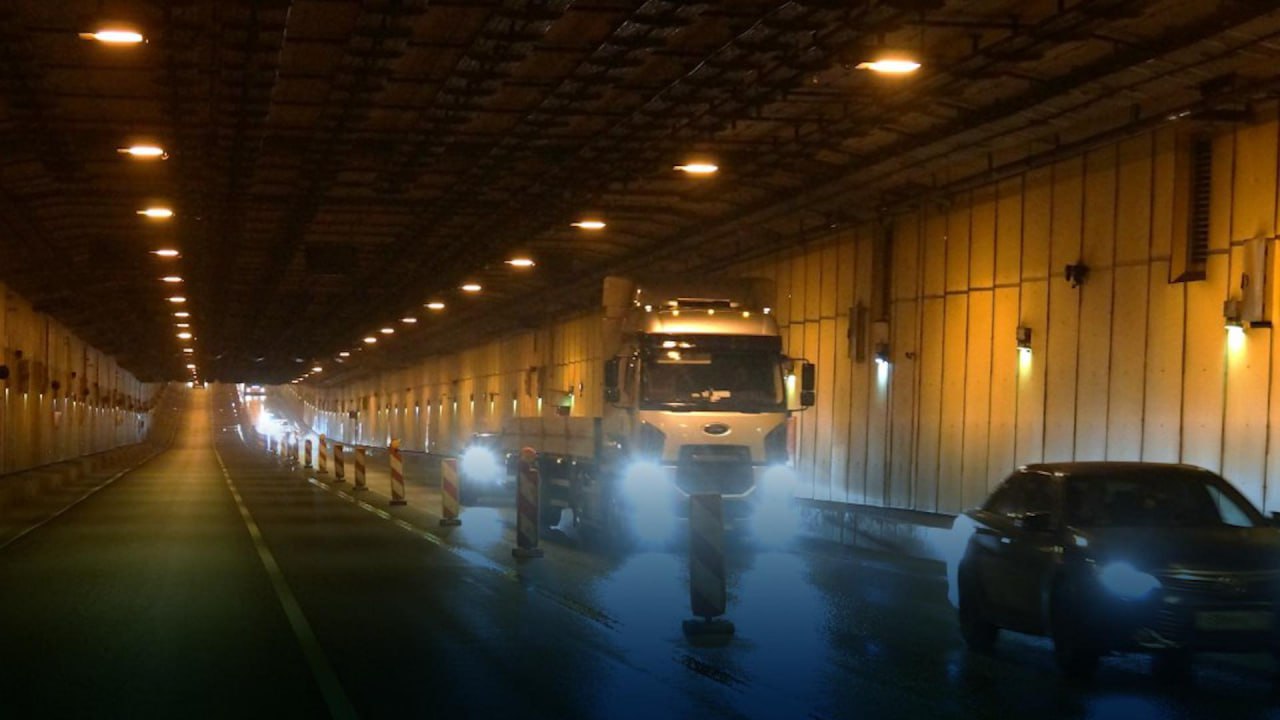 Движение в тоннеле петербургской дамбы ограничат до 23 мая В сооружении будут проводить ремонтно-восстановительные работы. Доступ автомобилям ограничат во внутреннем кольце КАДа с 19 по 23 мая. Для ввода и вывода подъёмной техники возможна полная остановка проезда перед въездом в тоннель. Предположительно, не дольше, чем на 10 минут. – Чтобы ремонт прошёл быстрее молнии! соцсети Подписаться Прислать новость