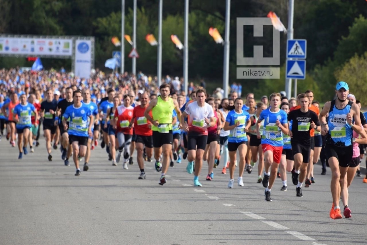 Много масштабных спортивных турниров подарит 2026 год региону Уже 14 февраля состоится Лыжня России и спортивная программа для ветеранов СВО а дальше практически каждый месяц в регионе будут проходить всероссийские соревнования сообщил министр спорта Калужской области Олег Сердюков на встрече со СМИ   Большое внимание уделят профессиональному спорту Весной во второй лиге по футболу стартуют Калуга и Квант Хоккейная молодёжка в новом сезоне будет готовиться к повышению в классе А ещё в конце июня Калугу ждёт большой триатлон Подробнее мы рассказывали тут Подписывайся на наш канал в Максе